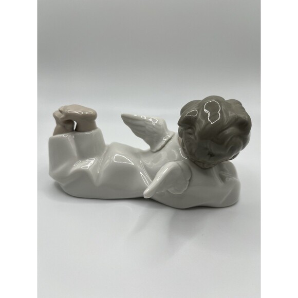 VTG Lladro Angel Boy Porcelain Figurine 5.5" Laying Lying Down Cherub #4541 - Picture 3 of 5